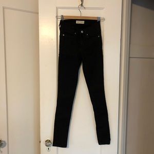Black Gap True Skinny 24R